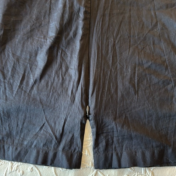 Ann Taylor Loft Black Split Neck Blouse w/Beige Embroidered Accent at Waist Sz 8 - Picture 7 of 9